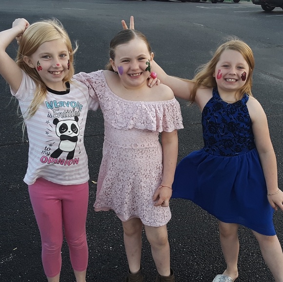 MEET YOUR POSHER - Picture 2 of 9